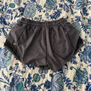 SIZE 4 2.5 LULULEMON SHORTS - perfect condition - so cute
